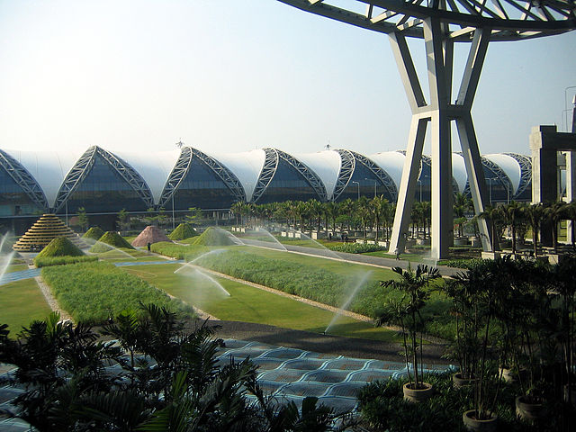 640px-Suvarnabhumi_Airport_Bangkok_Inner_Courtyard.jpg