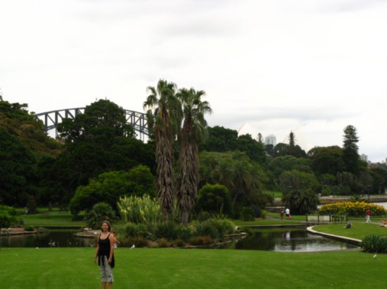 kev_and_rach.1206343320.botanical-gardens-with-harbour-bridge.jpg