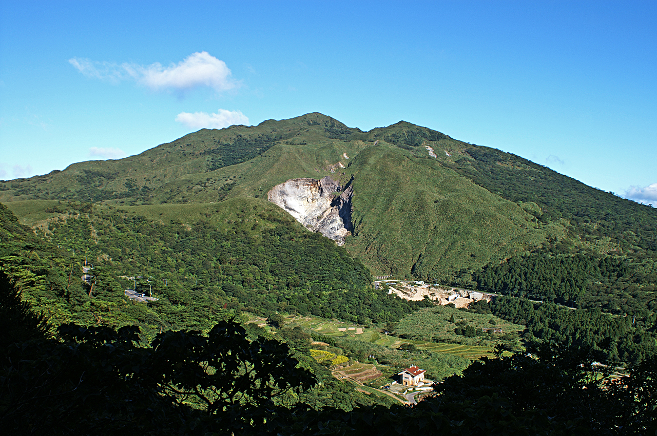 Yangmingshan-National-Park.jpg