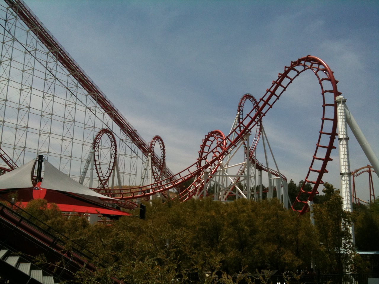 Американские горки для очков. Six Flags Magic Mountain Лос-Анджелес. Magic Mountain Лос Анджелес горки. Six Flags Magic Mountain Лос-Анджелес Viper. Six Flags Magic Mountain Лос-Анджелес мертвая петля.