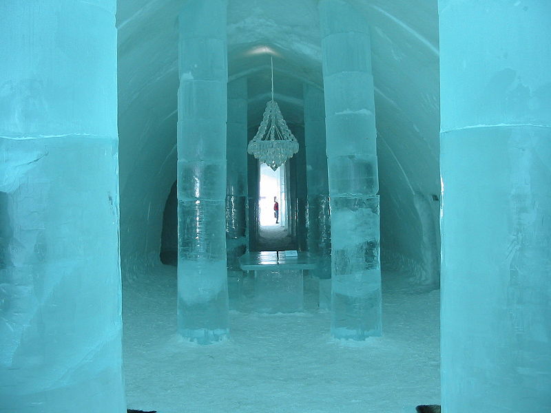 800px-Sweden_Ice_Hotel_5.jpg