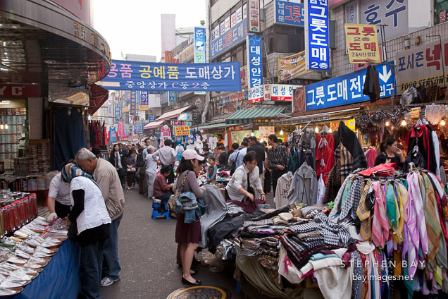 vendors-selling-clothes-namdaemun-market-21602.jpg