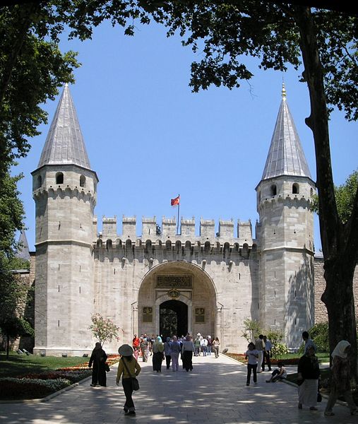 507px-Gate_of_Salutation_Topkapi_Istanbul_2007_Pano.jpg