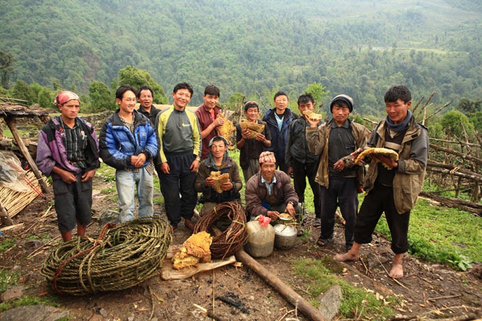 honey-hunters-nepal-39%5B4%5D.jpg