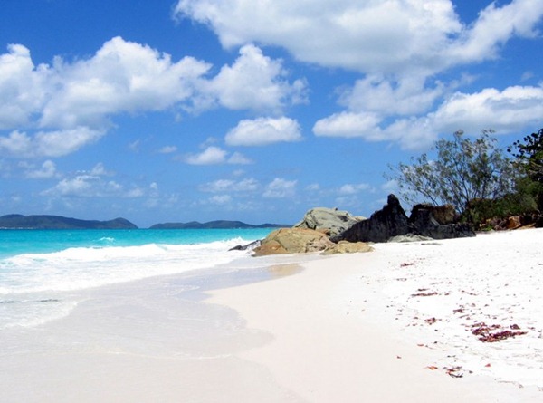 Whitehaven-Beach-Whitsunday-Island-Australia31-728x540_thumb[2].jpg