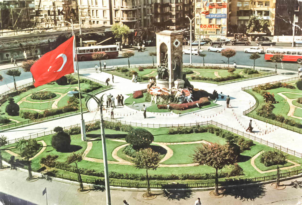 1960larda-taksim-meydani-ve-cumhuriyet-aniti.jpg