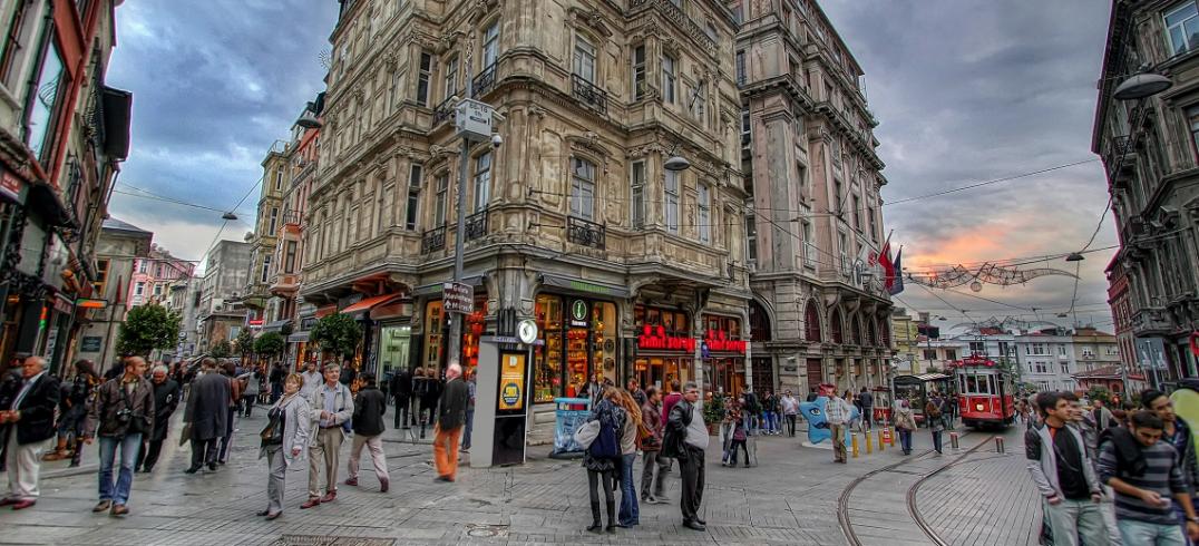 Istiklal-Avenue-Mehmet-Aktugan_1140x518.jpg