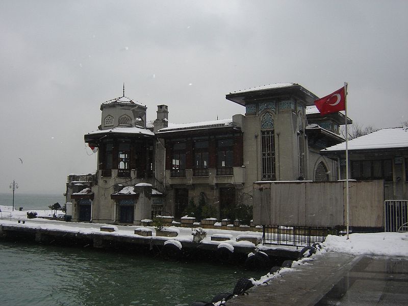 800px-Besiktas_ferry_landing.jpg