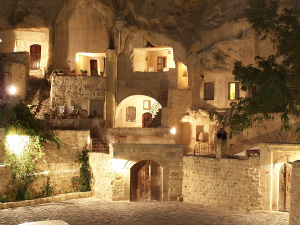 Cave-Hotel-Turkey-1-600x450.jpg