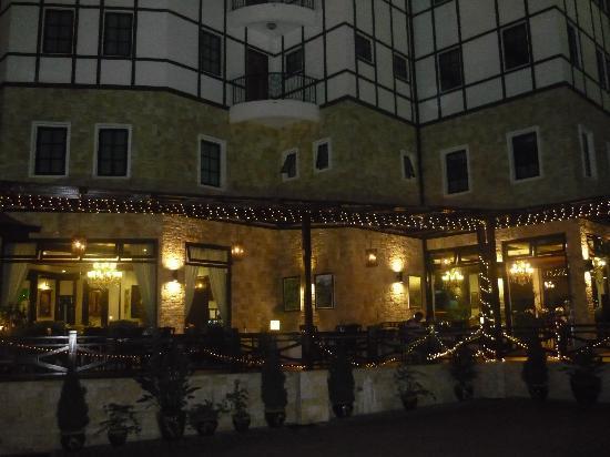 hotel-restaurant-at-night.jpg