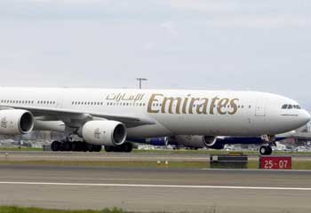 Emirates-A340-6302988.jpg