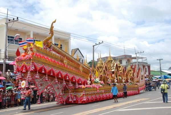 bun-bang-fai-rocket-festival-104058.jpg