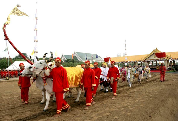 royal-ploughing-procession.jpg