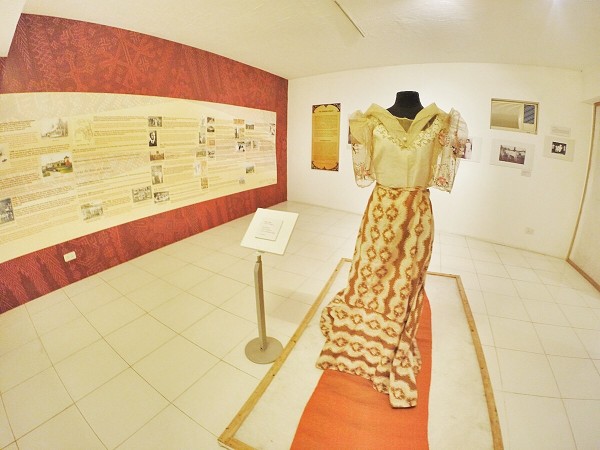 Filipiniana-Dress-inside-Davao-Museum-600x450.jpg