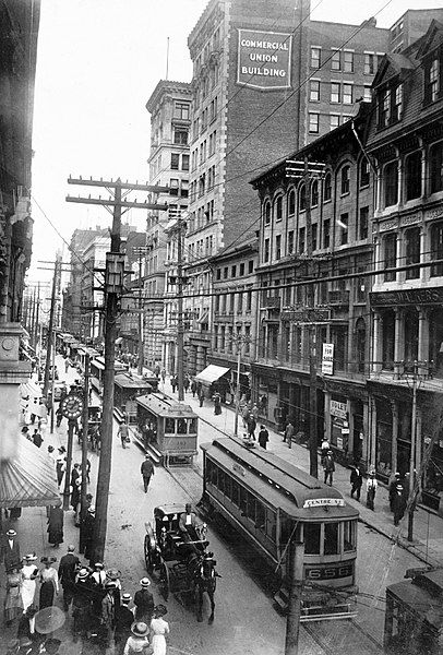 406px-St.JamesSt.-Montreal_-1910.jpg