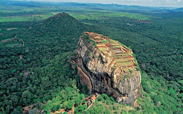 Sigiriya-Rock_1783186b.jpg