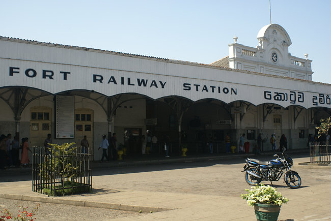 sri-lanka-colombo-fort-railway-station-front.jpg