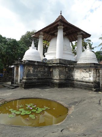temple-of-the-gadaladenia.jpg