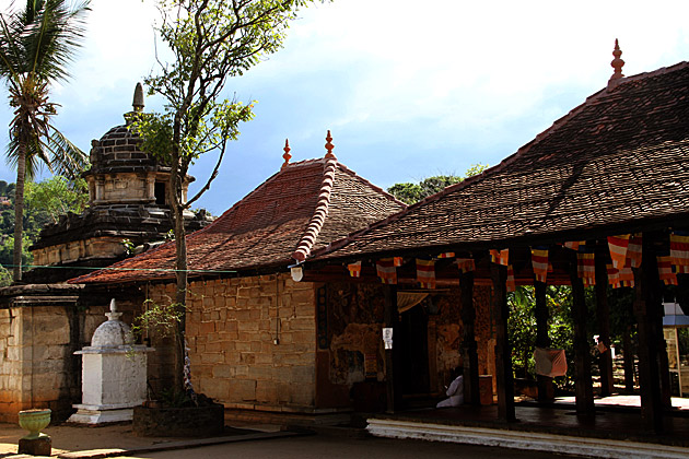 Oldest-Temple-Kandy.jpg