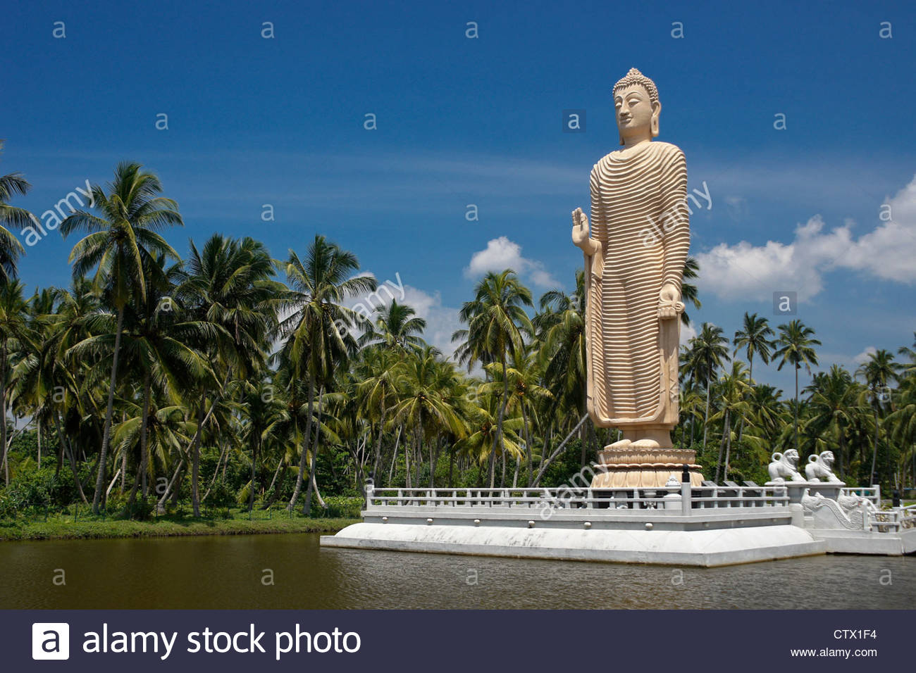 tsunami-honganji-vihara-memorial-peraliya-sri-lanka-CTX1F4.jpg