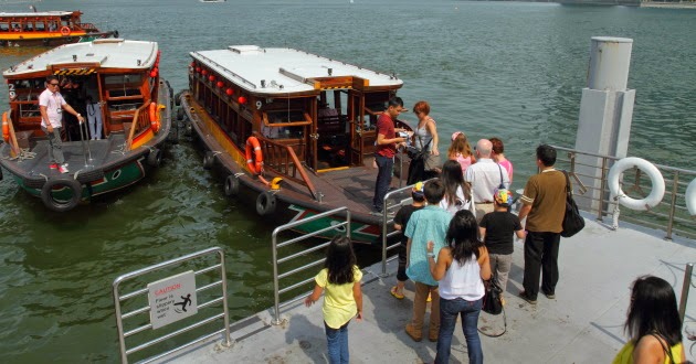 Explore%2520Singapore%2520through%2520a%2520boat%2520cruise.jpg