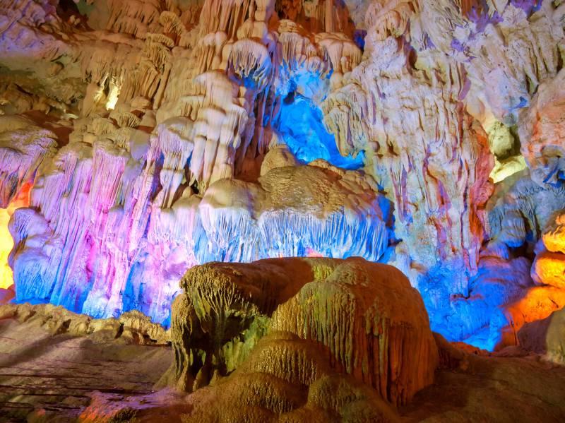 CovesandCavesHalongBayItinerariesDayToursVietnam-211591370344997_800_600.jpg