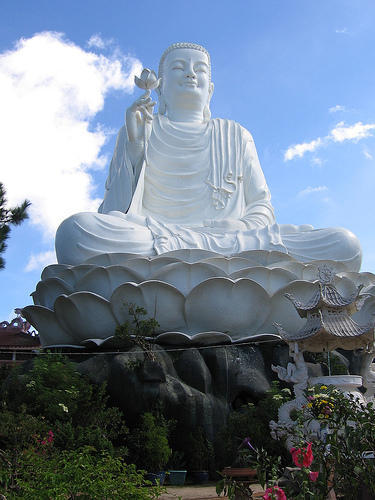 roundtheworld.1149716760.dalat_buddha.jpg