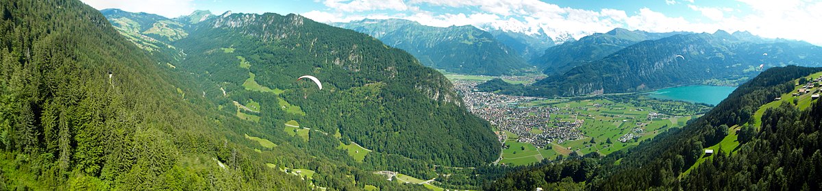 1200px-Panoramafoto_Interlaken.jpg