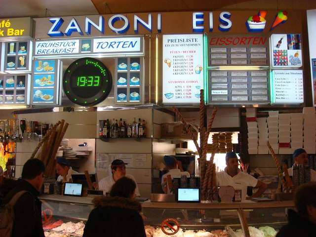 Eissalon-Zanoni-Gassenverkauf.jpg