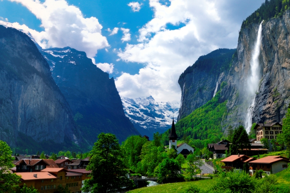 Lauterbrunnen_-_Staubbachfall.jpg