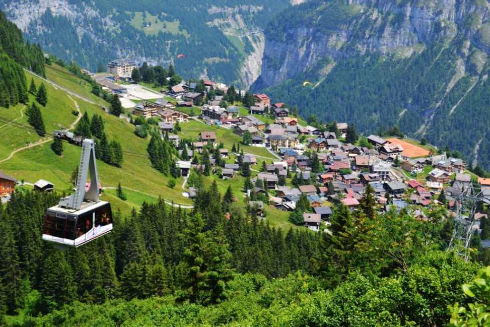 Lauterbrunnen-Valley-Switzerland.jpg