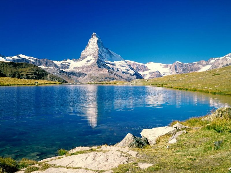 matterhorn-stellisee-valais-switzerland.jpg