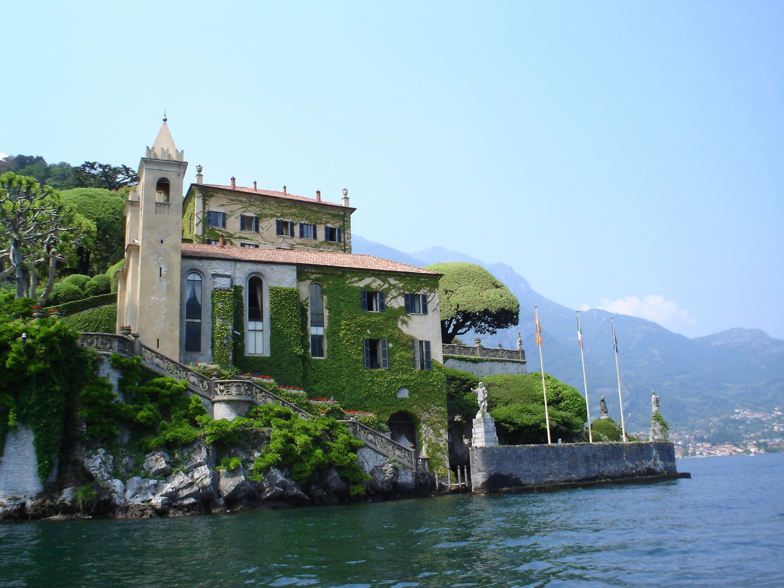 Villa_Balbianello_on_Como_Lake_8.jpg