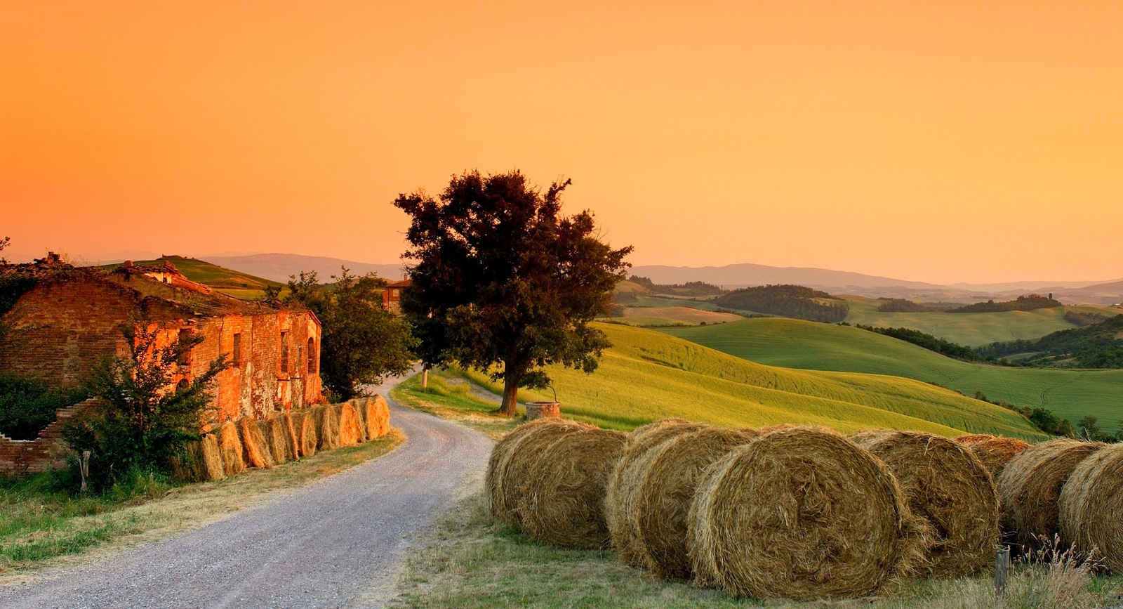 overlook-of-Tuscany-village.jpg