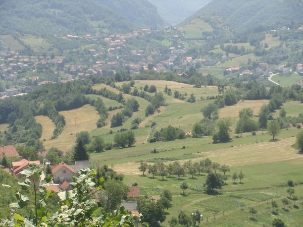 6299112-Countryside_between_Jablanica_and_Bugojno-0.jpg