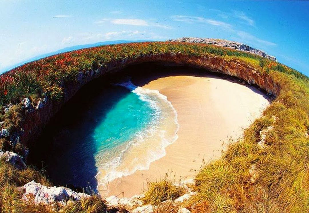 Hidden-Beach-in-Marieta-Islands-Mexico.jpg