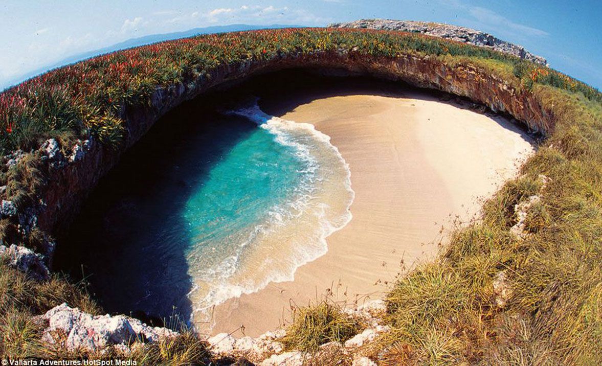 de-and-is-only-accessible-through-a-long-water-tunnel-that-links-the-beach-to-the-Pacific-Ocean..jpg