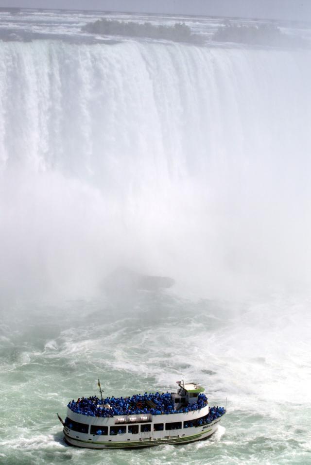 Niagra_Maid_Of_The_Mist_3.jpg