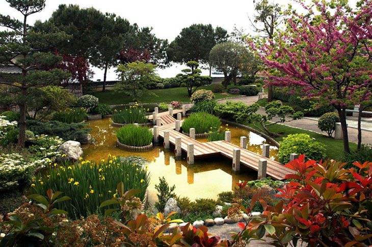 -garden-is-touched-by-a-particular-atmosphere-harmoniously-combining-stone-water-and-vegetation..jpg