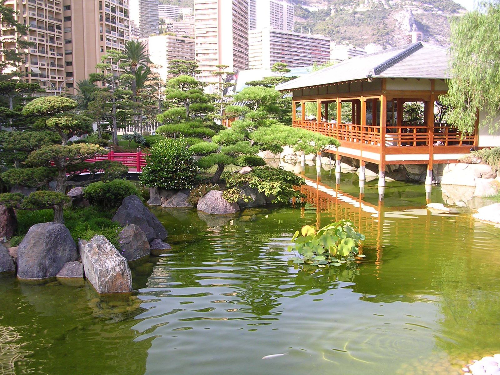 Japanese-Garden-in-Monaco.jpg