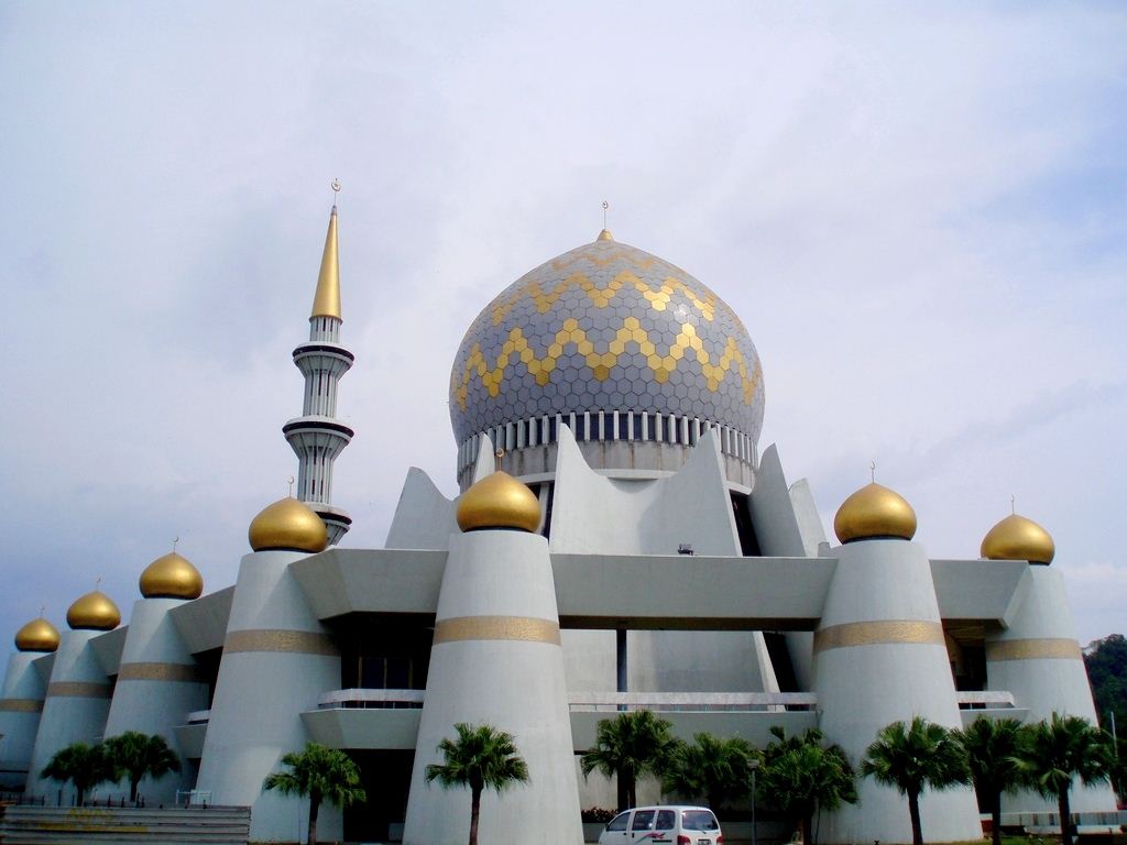 Kota-Kinabalu-mosque-Sabah-state.jpg