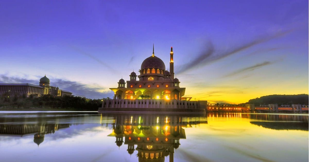 Putra-Mosque-Putrajaya-Lake-3.jpg