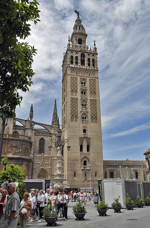 La-Giralda-the-bell-tower-of-the-Cathedral-is-the-most-famous-landmark-in-Seville.jpg