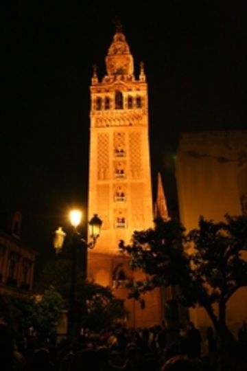 The-Giralda-Tower-is-the-most-emblematic-monument-Seville.jpg