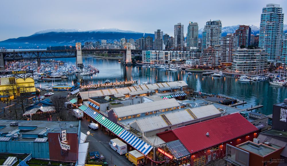 -Street-Bridge-which-connects-Downtown-Vancouver-with-Kitsilano-and-the-Granville-South-district.jpg