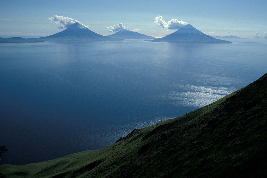 The-Aleutian-Islands-are-a-chain-of-14-large-volcanic-islands.jpg