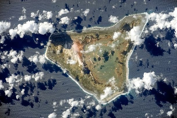 Arial-picture-of-Malden-Island.jpg