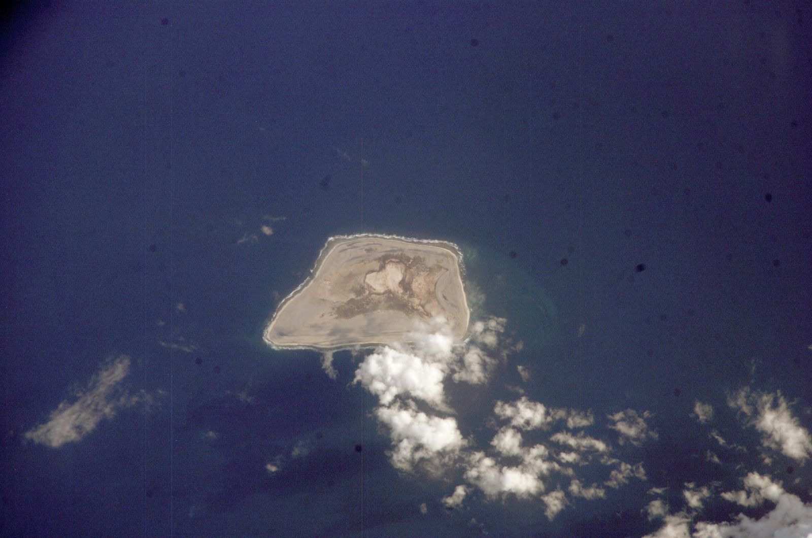 Jarvis-Island-by-space.jpg