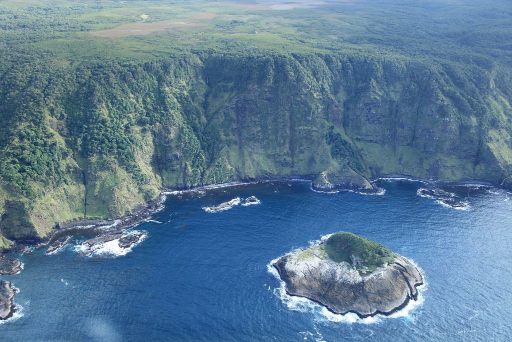 n-archipelago-in-the-Pacific-Ocean-about-680-kilometres-423-mi-southeast-of-mainland-New-Zealand.jpg