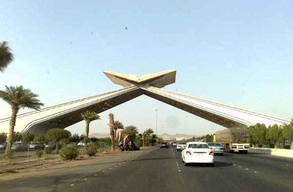 the-Makkah-Gate.-Through-this-gate-the-pilgrims-of-Hajj-enter-the-city-of-Jeddah.jpg